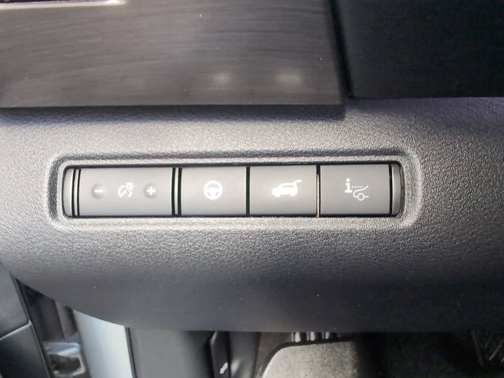 Used 2022 Nissan Pathfinder Platinum w/ Cargo Package image 20