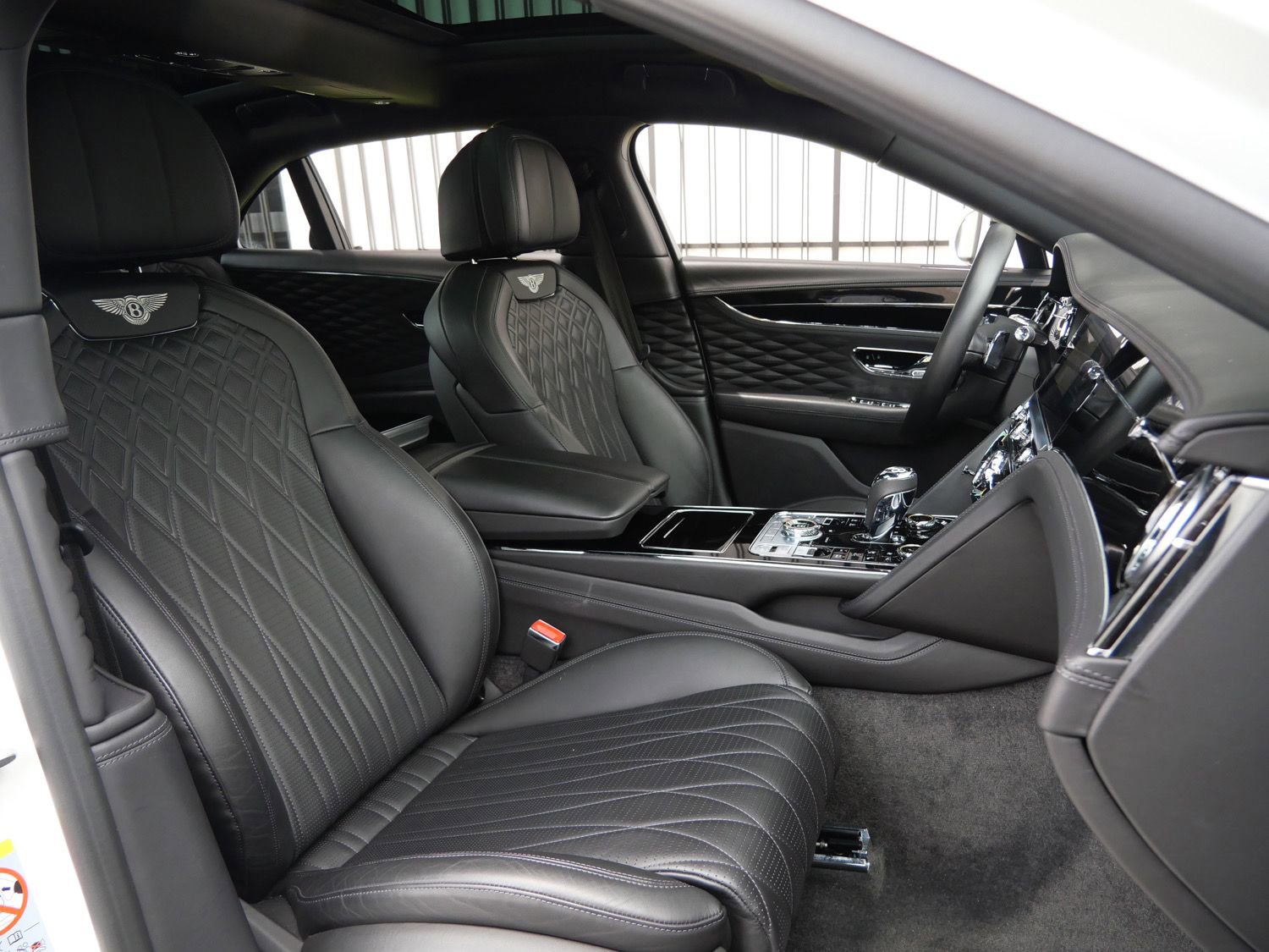 Used 2022 Bentley Flying Spur V8 image 23