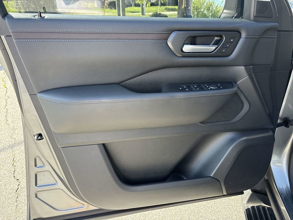 Used 2025 Nissan Armada SL w/ Captain's Chari Seat Package image 25