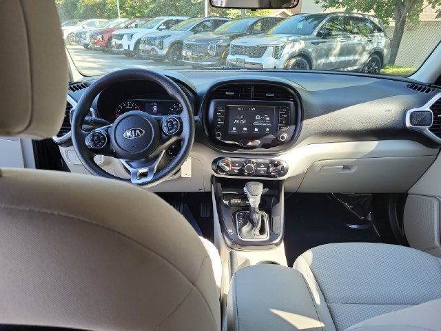 Used 2020 Kia Soul LX FWD image 17