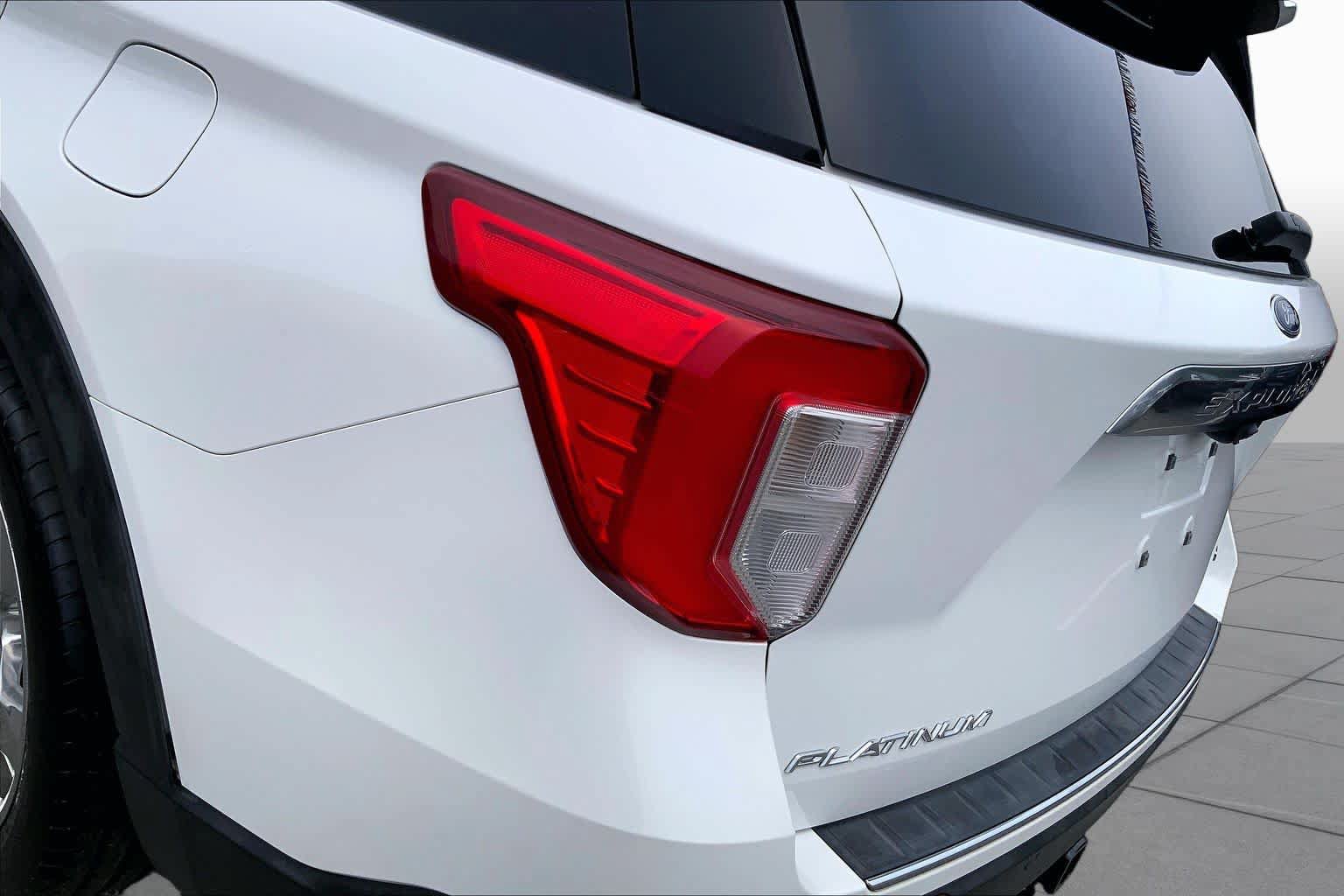 Used 2020 Ford Explorer Platinum w/ Premium Technology Package AWD/4WD image 25