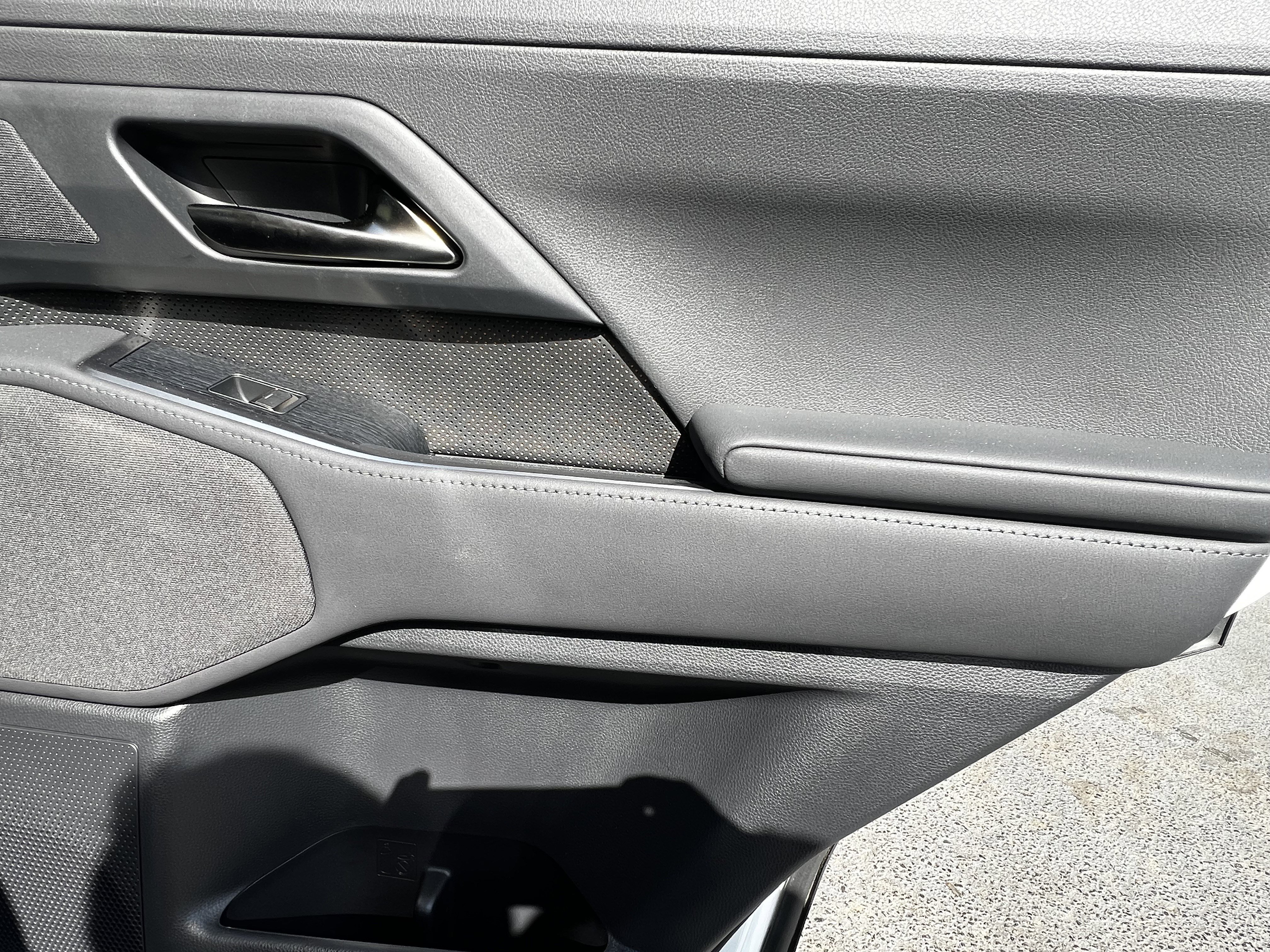 Used 2025 Lexus GX 550 w/ Accessory Package (2T) image 39