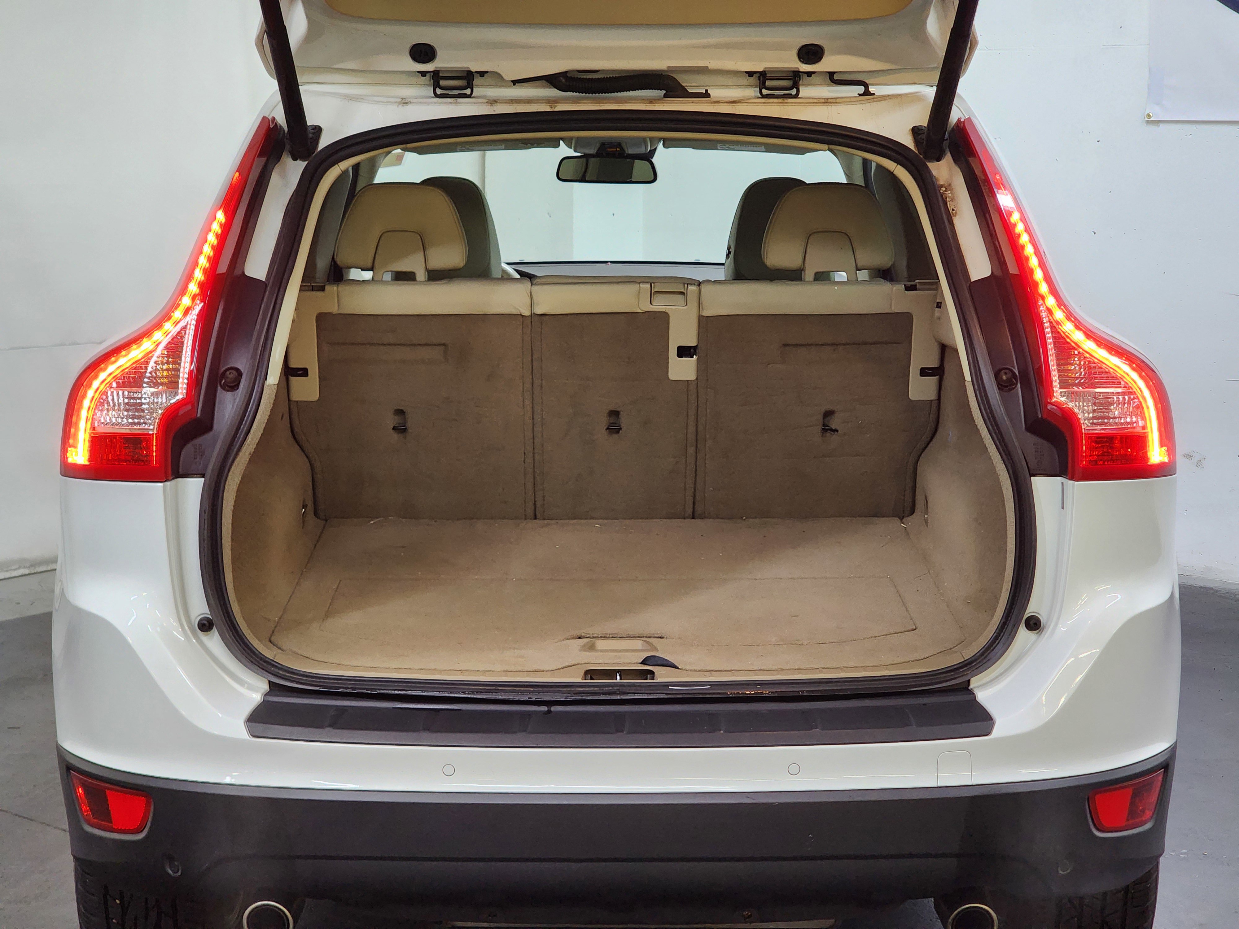 Used 2013 Volvo XC60 T6 image 8