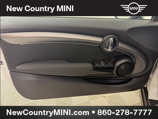 Used 2024 MINI Cooper SE w/ Signature Upholstery Package image 11