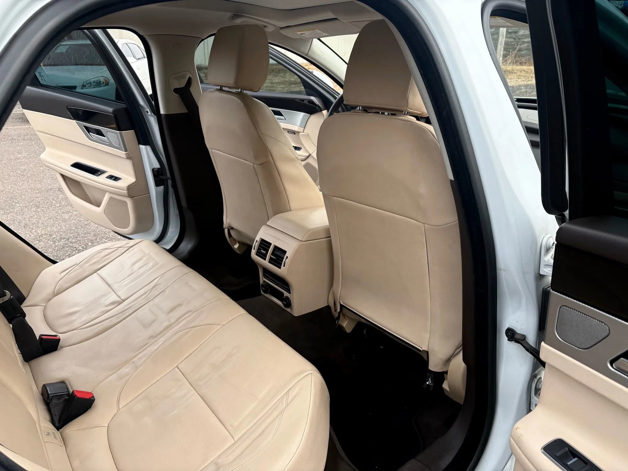 Used 2016 Jaguar XF Premium image 20