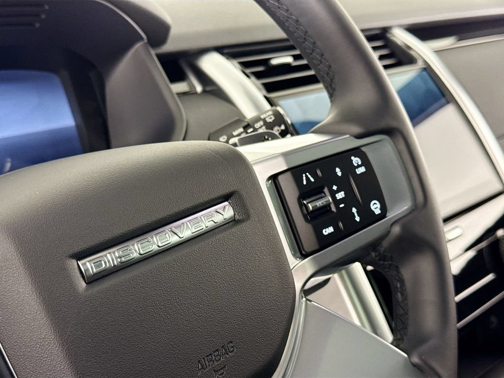 Used 2025 Land Rover Discovery S AWD/4WD image 19