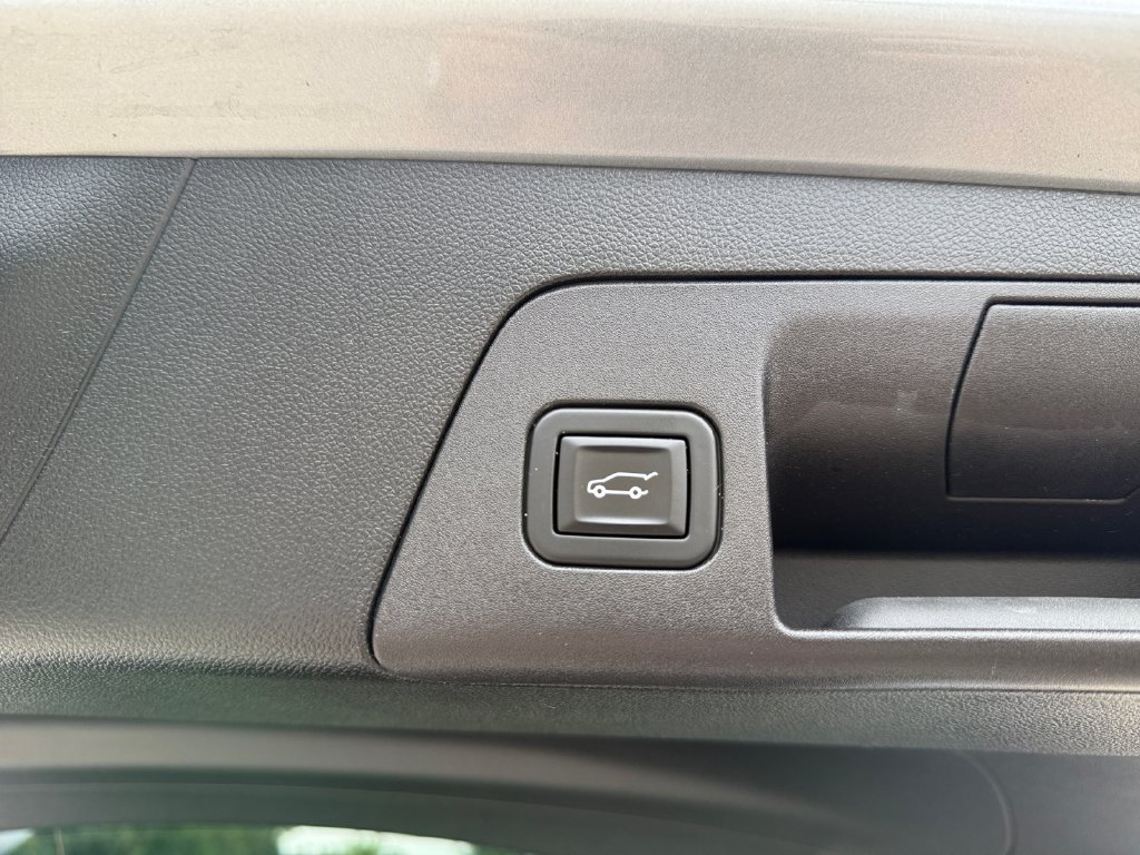 Used 2023 Buick Envision Avenir AWD/4WD image 41
