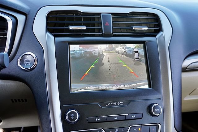 Used 2020 Ford Fusion SE FWD image 26