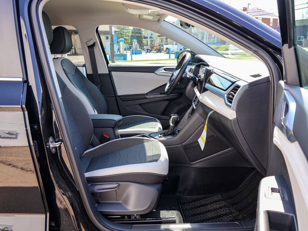 New 2026 Volkswagen Taos SE FWD image 27