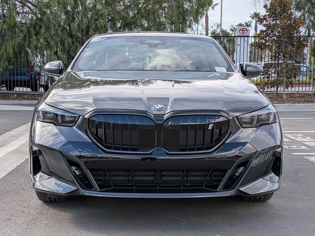 New 2026 BMW i5 eDrive40 image 4