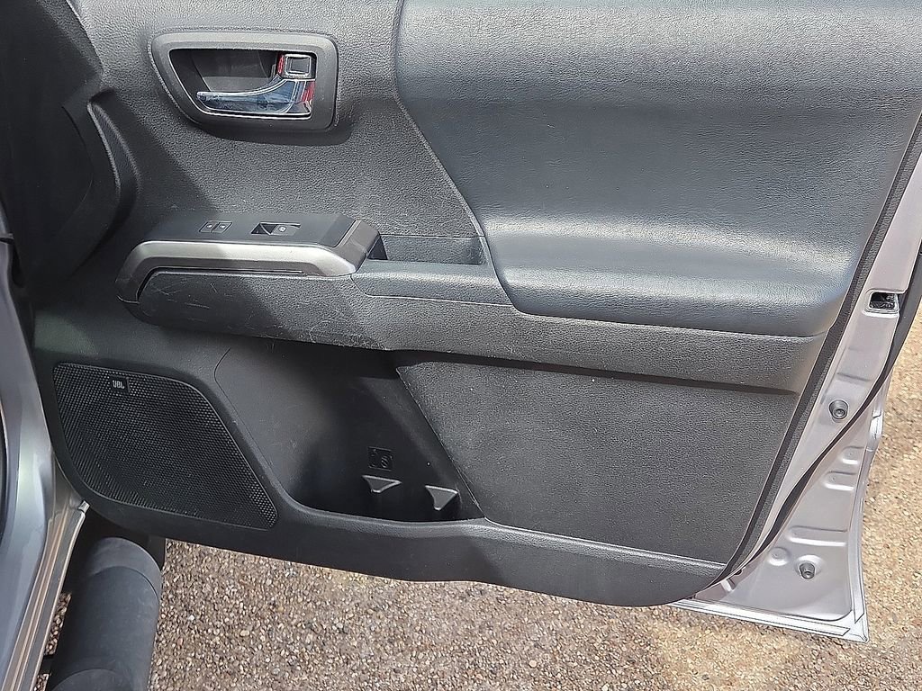 Used 2021 Toyota Tacoma Limited image 15