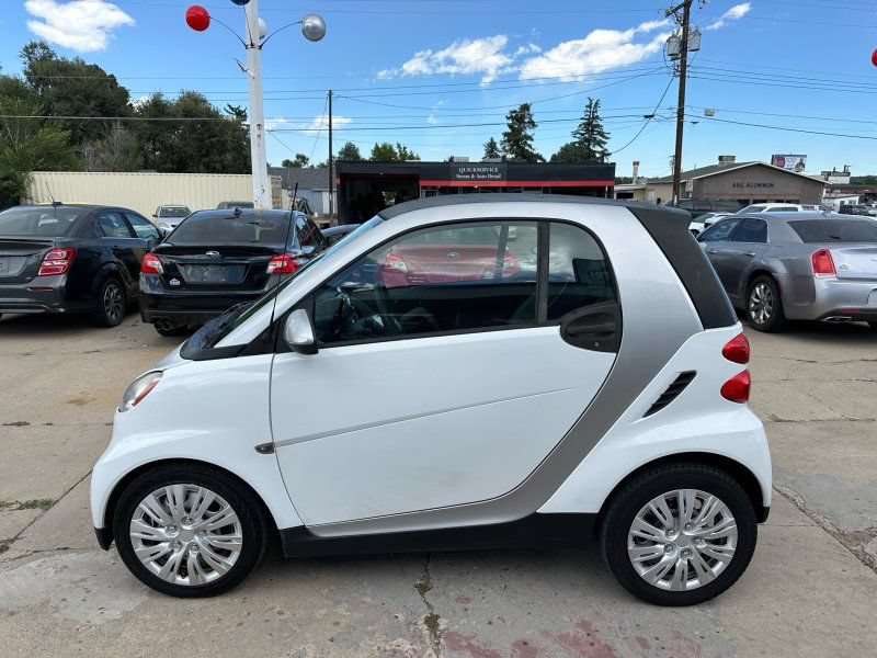Used 2012 smart fortwo pure RWD image 4