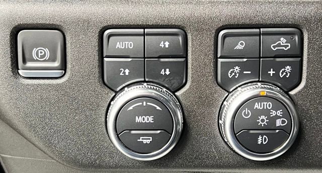 Used 2024 GMC Sierra 3500 SLT w/ SLT Convenience Package AWD/4WD image 32
