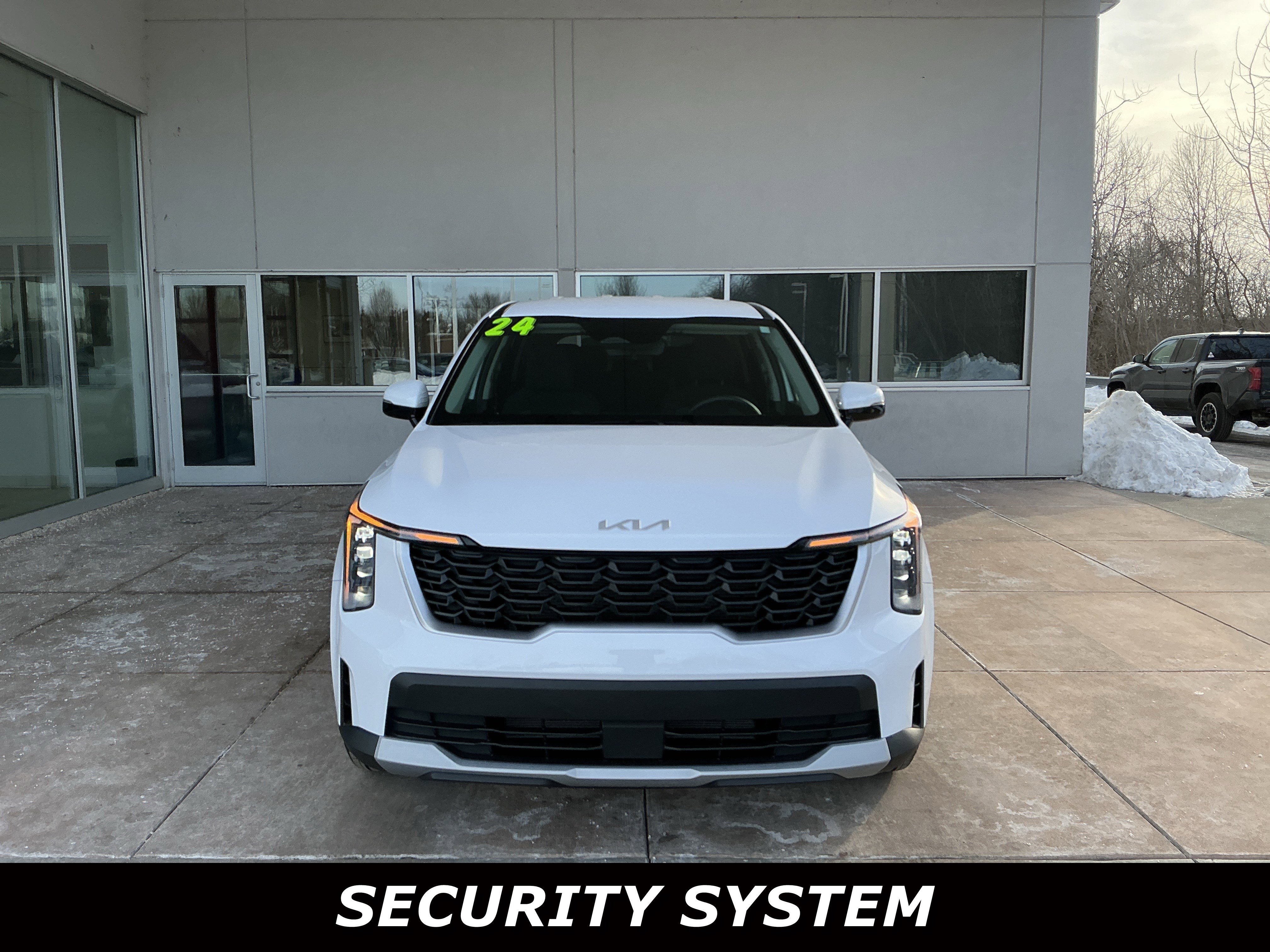 Used 2024 Kia Sorento LX image 2