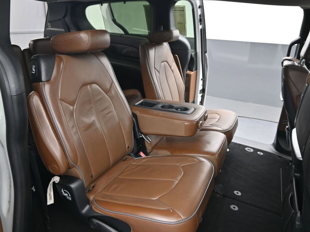 Used 2017 Chrysler Pacifica Limited FWD image 28