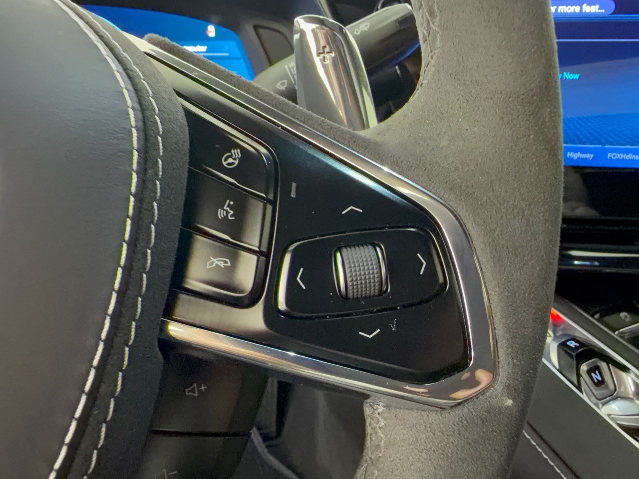 Used 2025 Chevrolet Corvette Stingray Preferred Conv w/ Z51 Performance Package RWD image 19