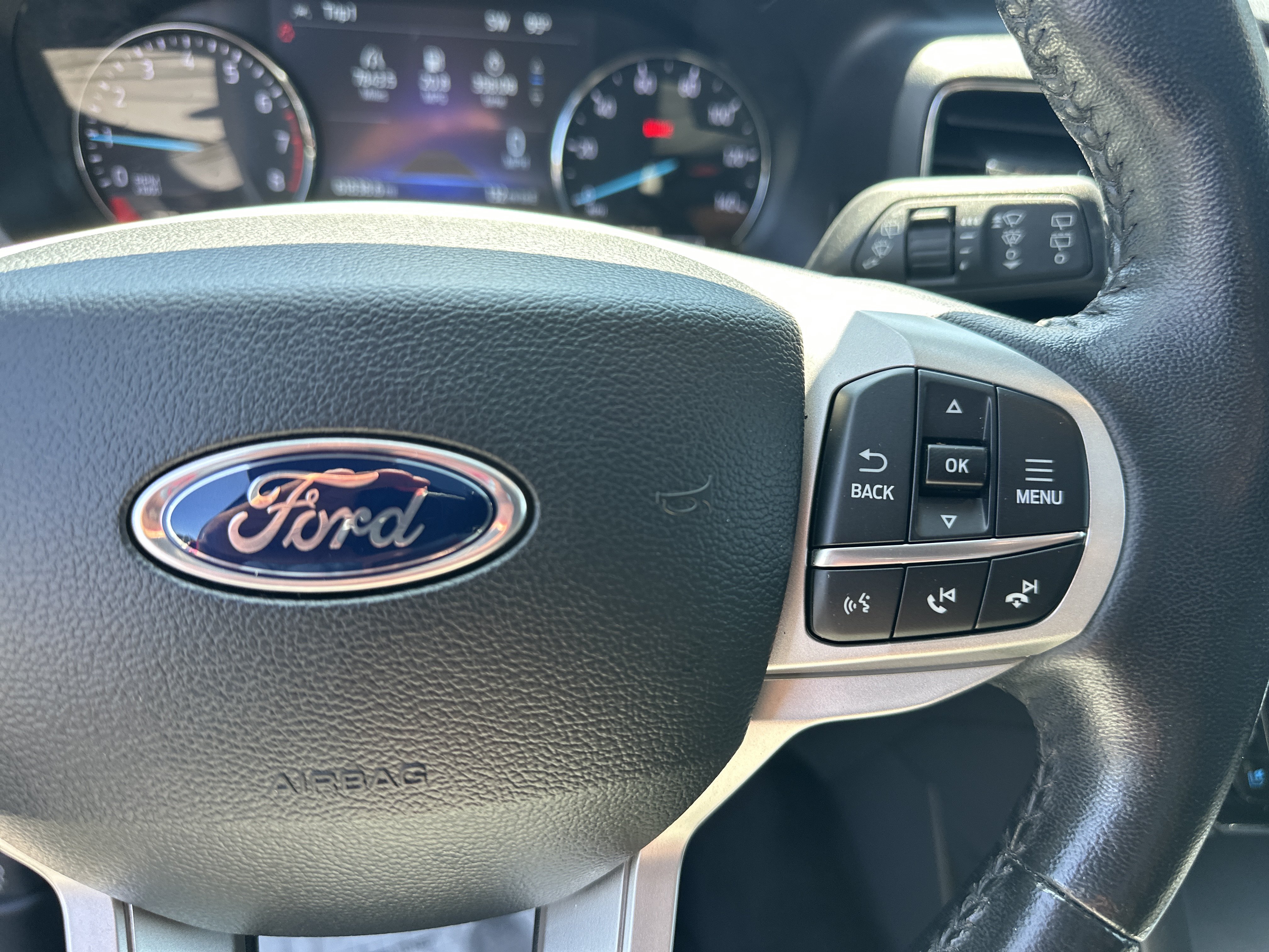 Used 2023 Ford Explorer Limited w/ Limited Technology Package RWD image 27