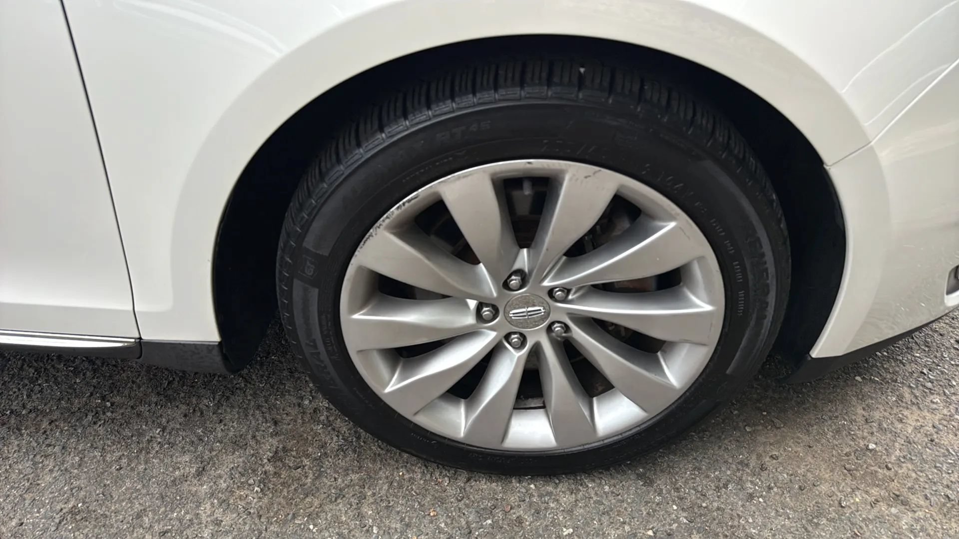 Used 2014 Lincoln MKS AWD w/ Equipment Group 101A image 12