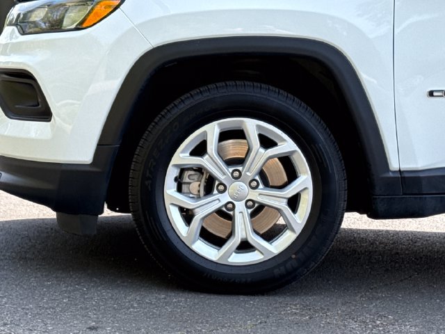 Used 2024 Jeep Compass Latitude AWD/4WD image 7
