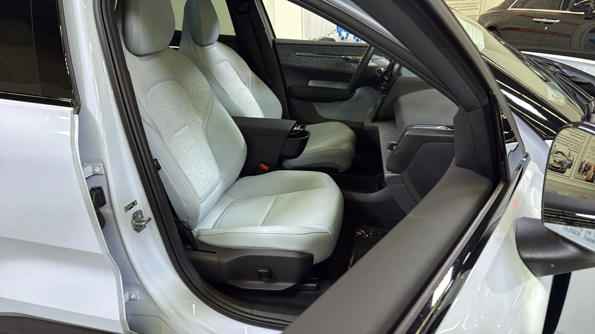 Used 2025 Volvo EX30 Ultra w/ Climate Package image 16