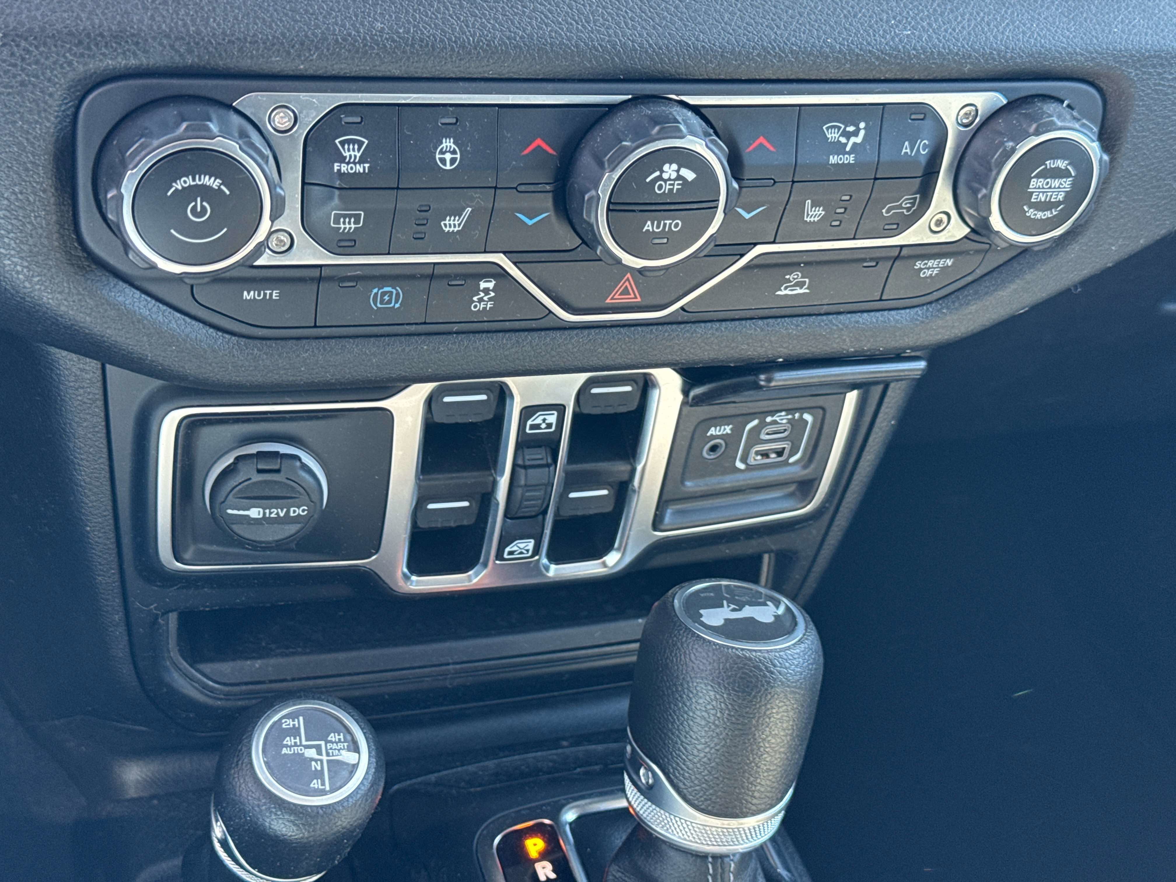 Used 2024 Jeep Wrangler Unlimited w/ Convenience Group AWD/4WD image 15
