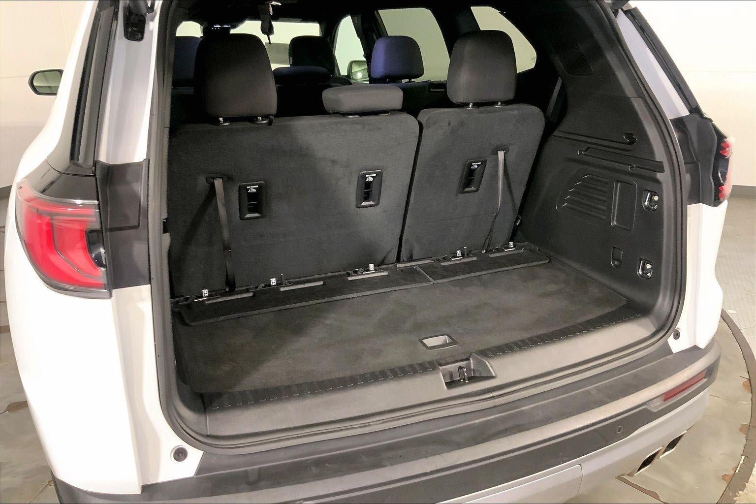Used 2025 GMC Acadia Elevation FWD image 4
