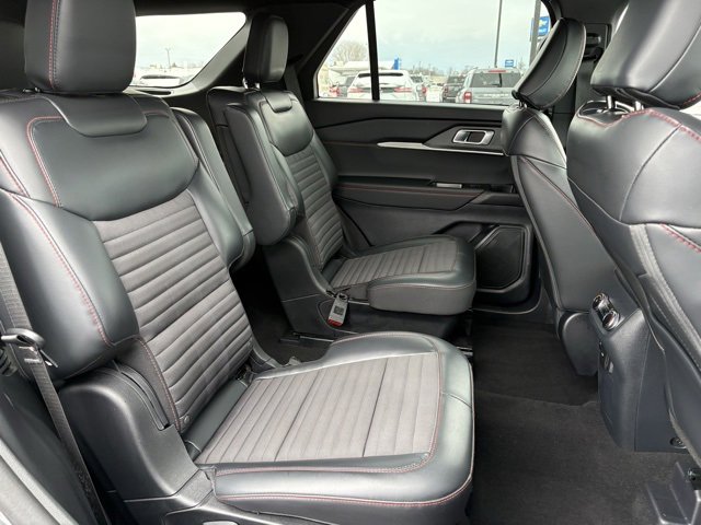 Used 2025 Ford Explorer ST-Line image 13