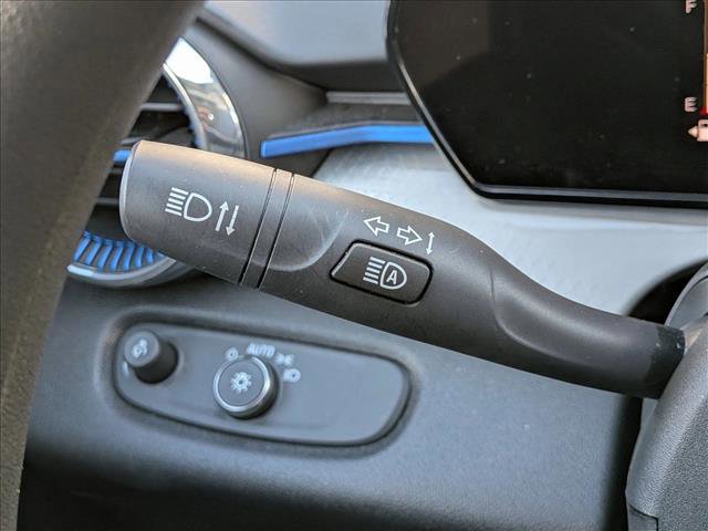Used 2025 Chevrolet Trax LT image 15