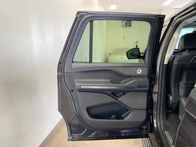 New 2027 Lincoln Navigator L Reserve AWD/4WD image 11