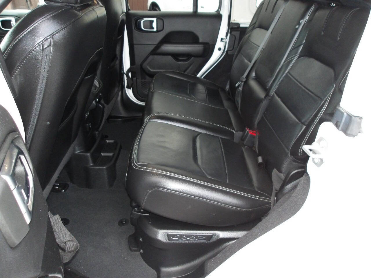 Used 2023 Jeep Wrangler Unlimited Sahara w/ Cold Weather Group AWD/4WD image 22