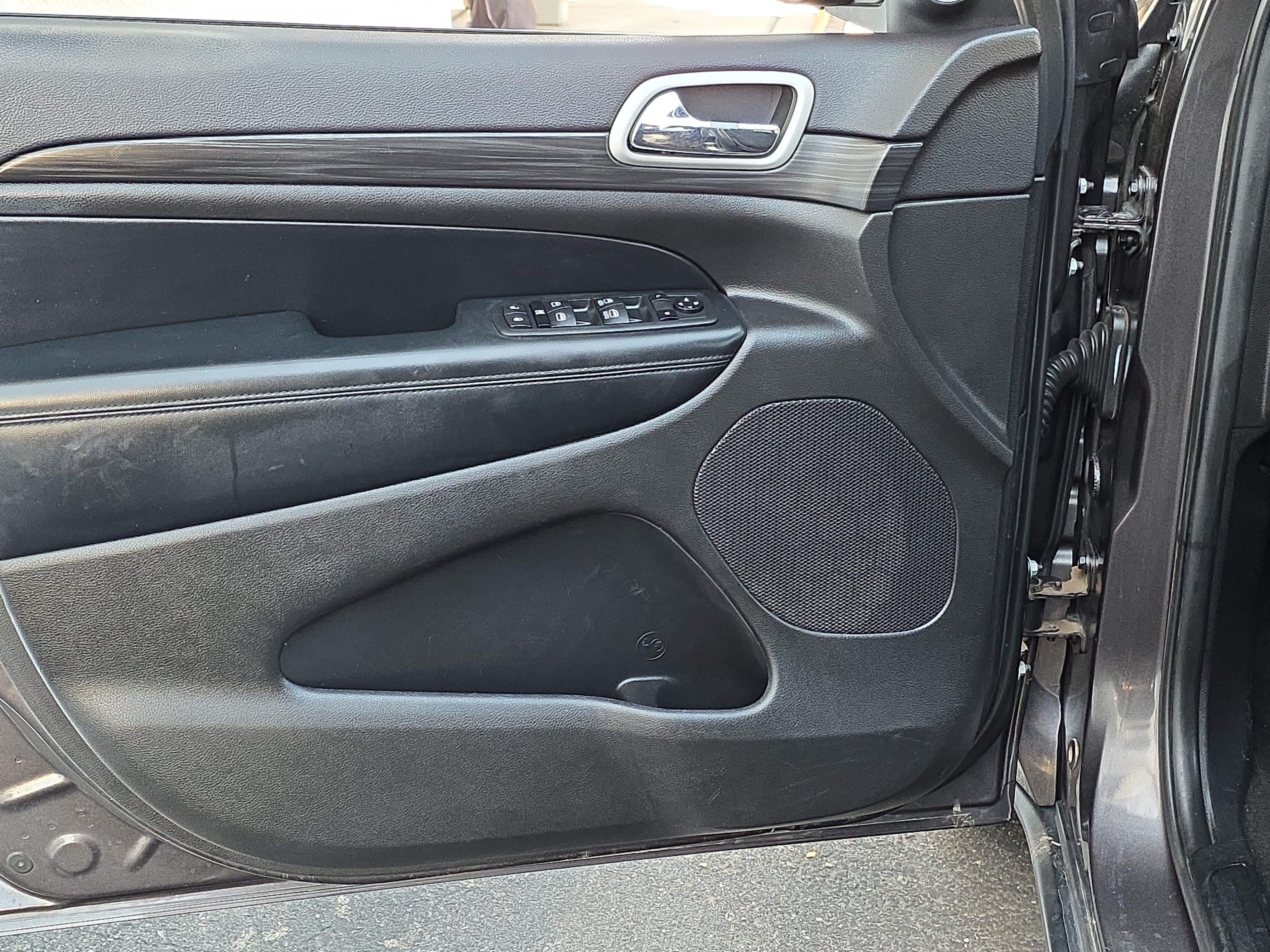 Used 2021 Jeep Grand Cherokee Laredo RWD image 9
