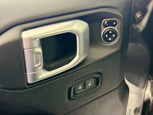Used 2021 Jeep Wrangler Unlimited Sahara AWD/4WD image 17