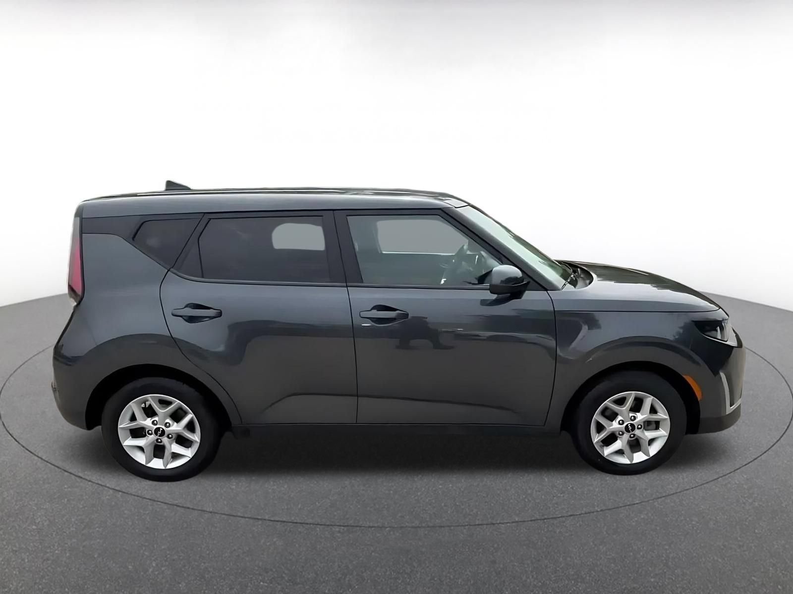 Used 2025 Kia Soul LX w/ LX Technology Package FWD image 15