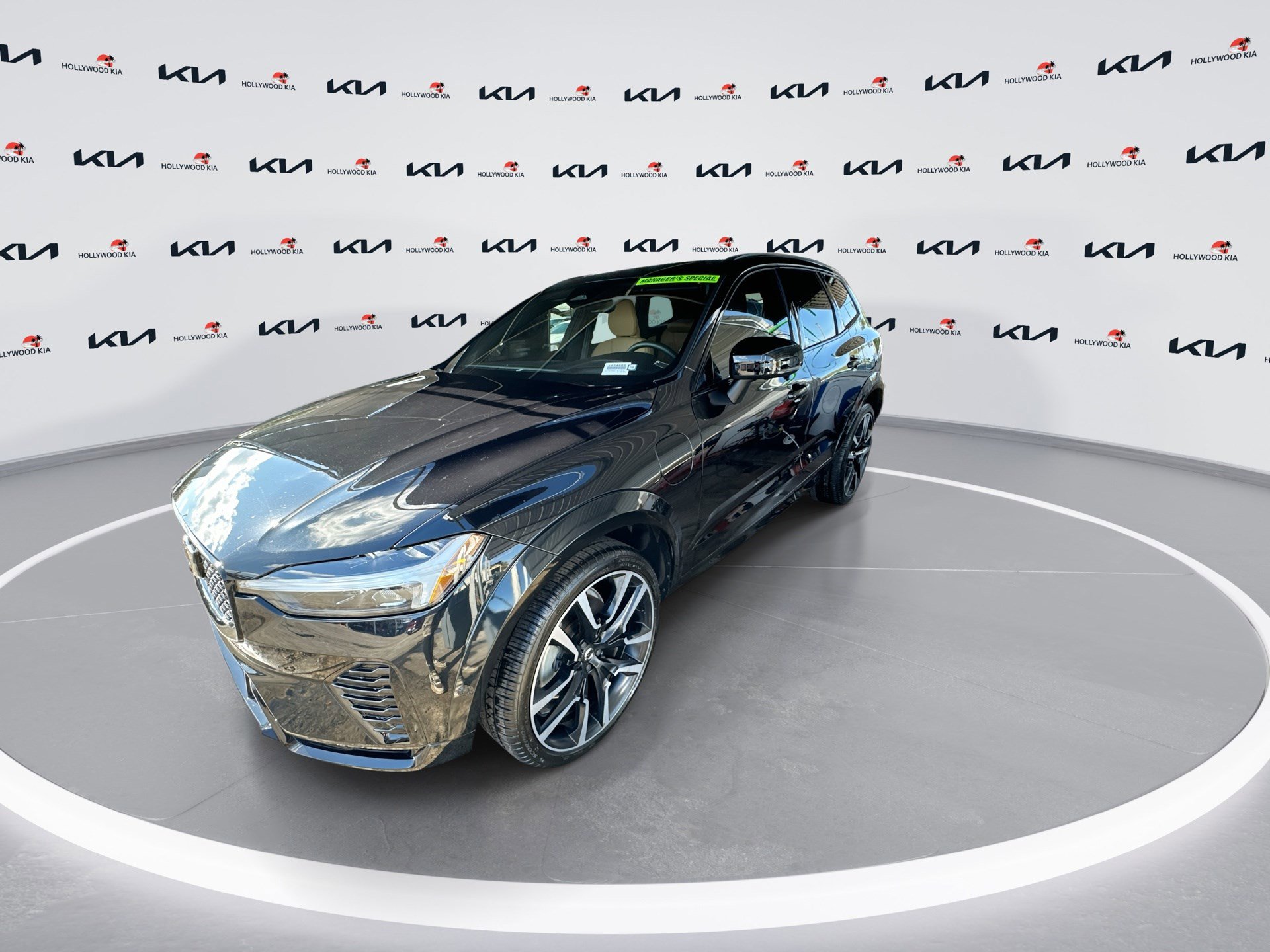 Used 2024 Volvo XC60 T8 Ultimate w/ Protection Package Premier image 4