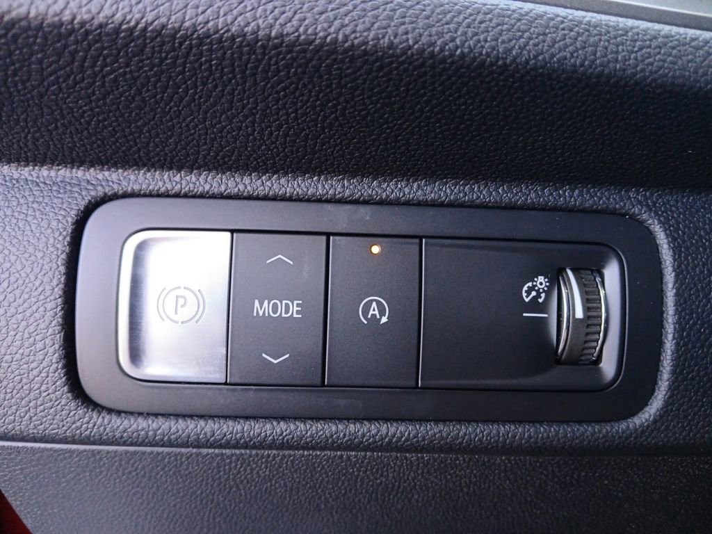 New 2026 Chevrolet Traverse LT w/ Driver Confidence Package FWD image 25