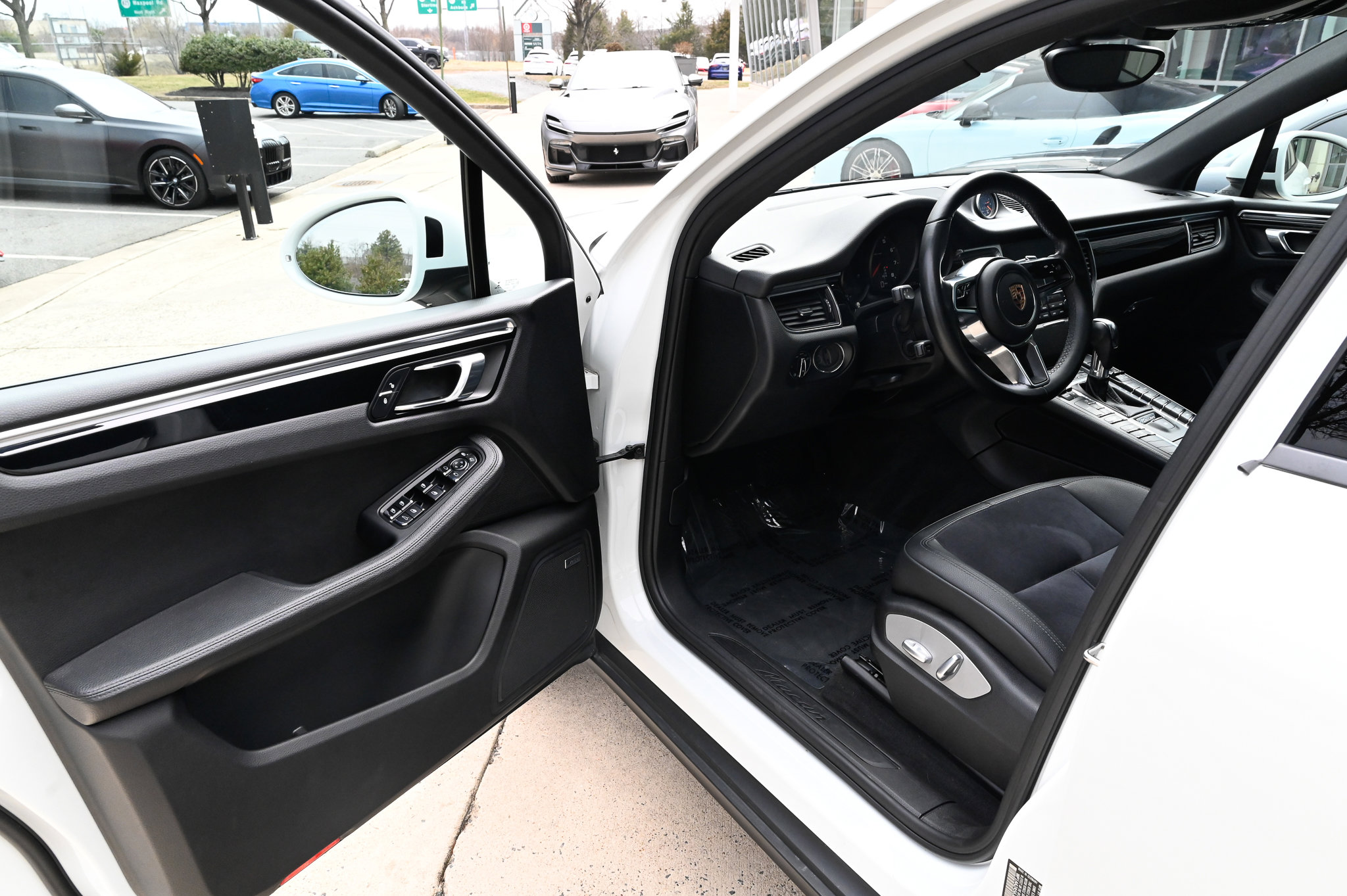 Used 2018 Porsche Macan AWD/4WD image 15