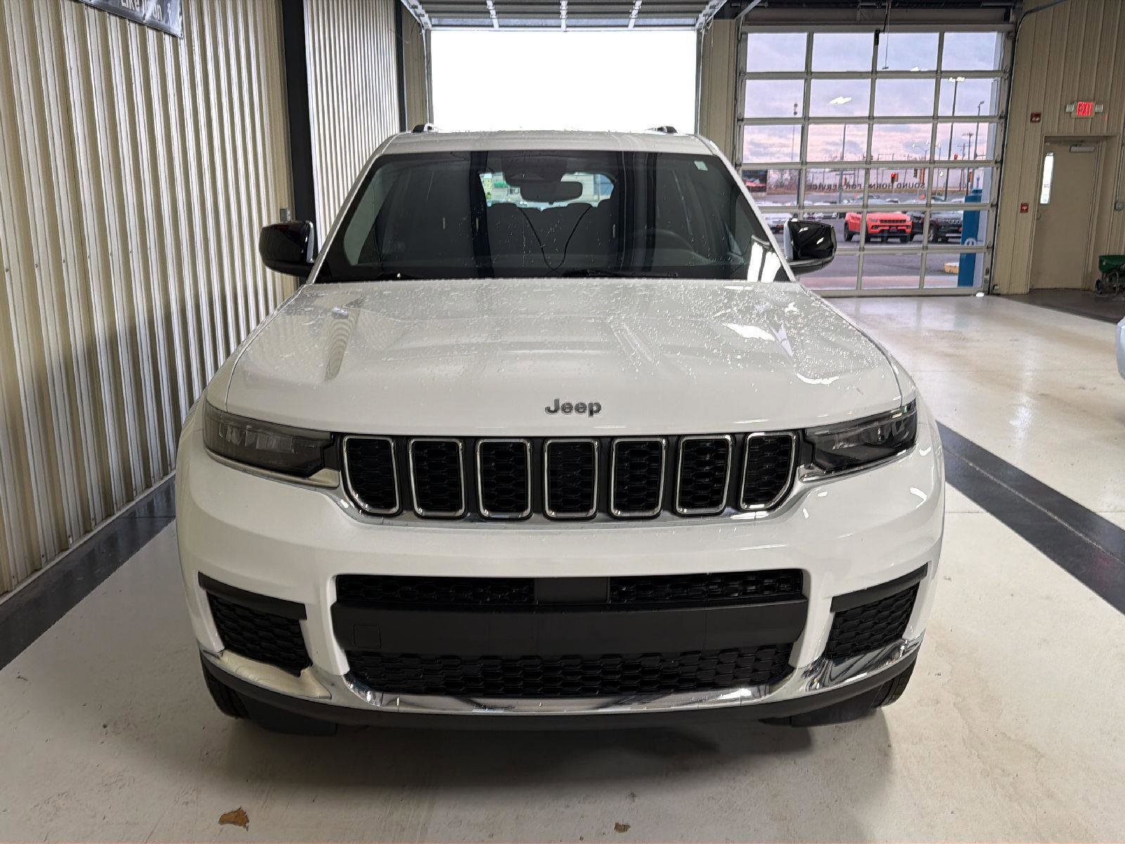 Used 2023 Jeep Grand Cherokee L Laredo w/ Luxury Tech Group I image 4