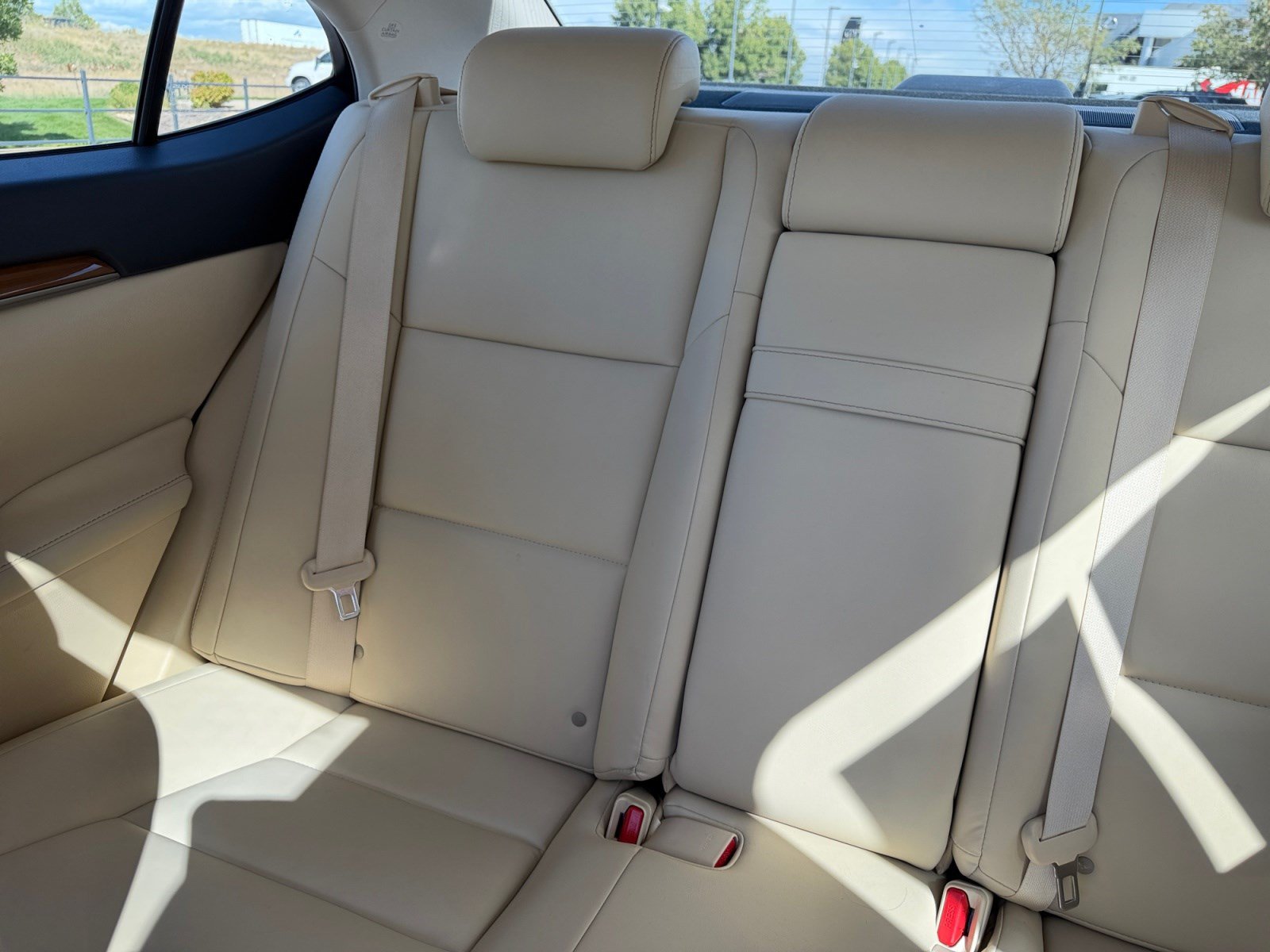 Used 2013 Lexus ES 300h w/ Premium Pkg FWD image 18
