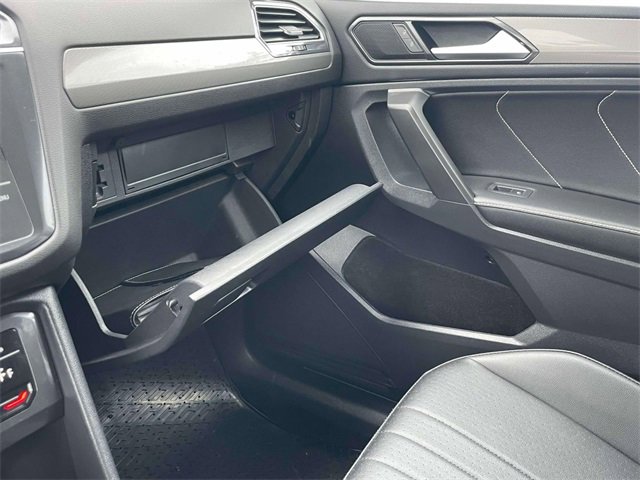 Used 2022 Volkswagen Tiguan SE image 31