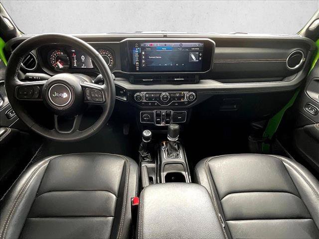 Used 2025 Jeep Gladiator Sport AWD/4WD image 11