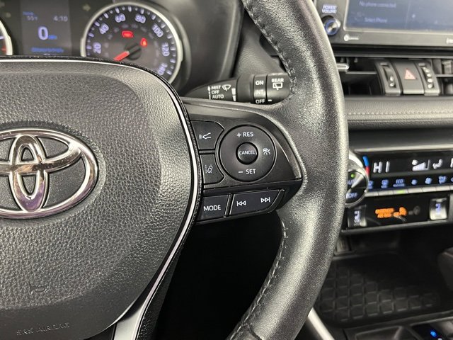 Used 2020 Toyota RAV4 XLE Premium image 16