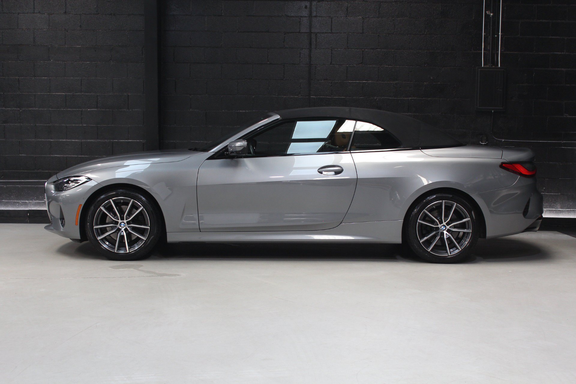Used 2023 BMW 430i xDrive Convertible w/ Premium Package AWD/4WD image 3