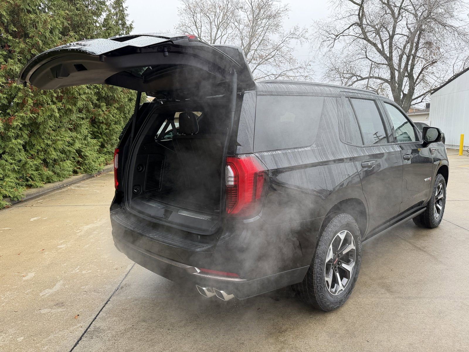 New 2025 GMC Yukon AT4 Ultimate w/ LPO, Floor Liner Package image 38