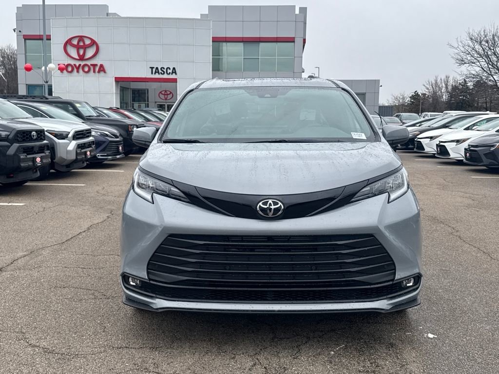 New 2026 Toyota Sienna XLE Woodland Edition image 2