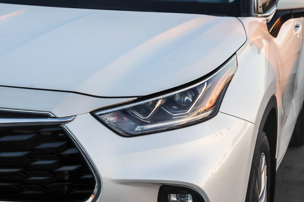 Used 2023 Toyota Highlander Platinum FWD image 5
