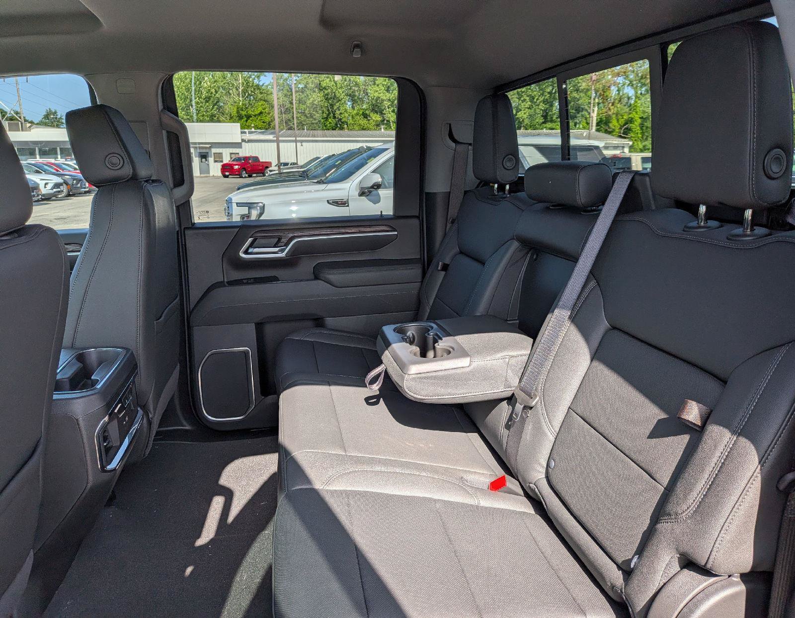 New 2026 GMC Sierra 2500 SLT w/ SLT Premium Package AWD/4WD image 23
