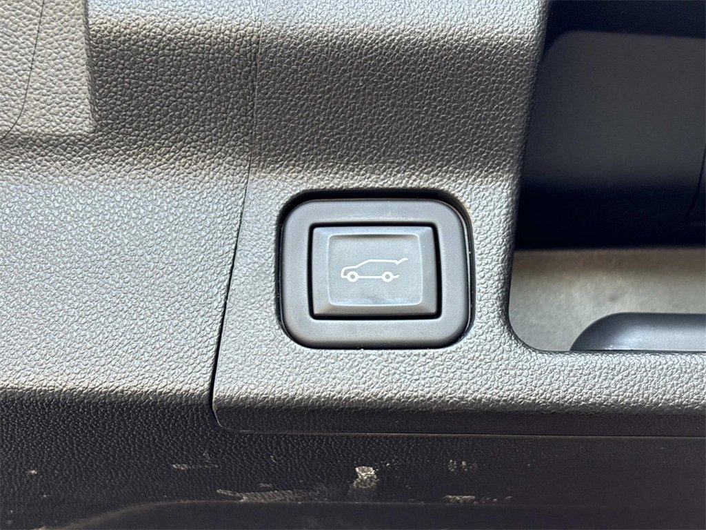 Used 2023 GMC Acadia AT4 w/ Technology Package image 18