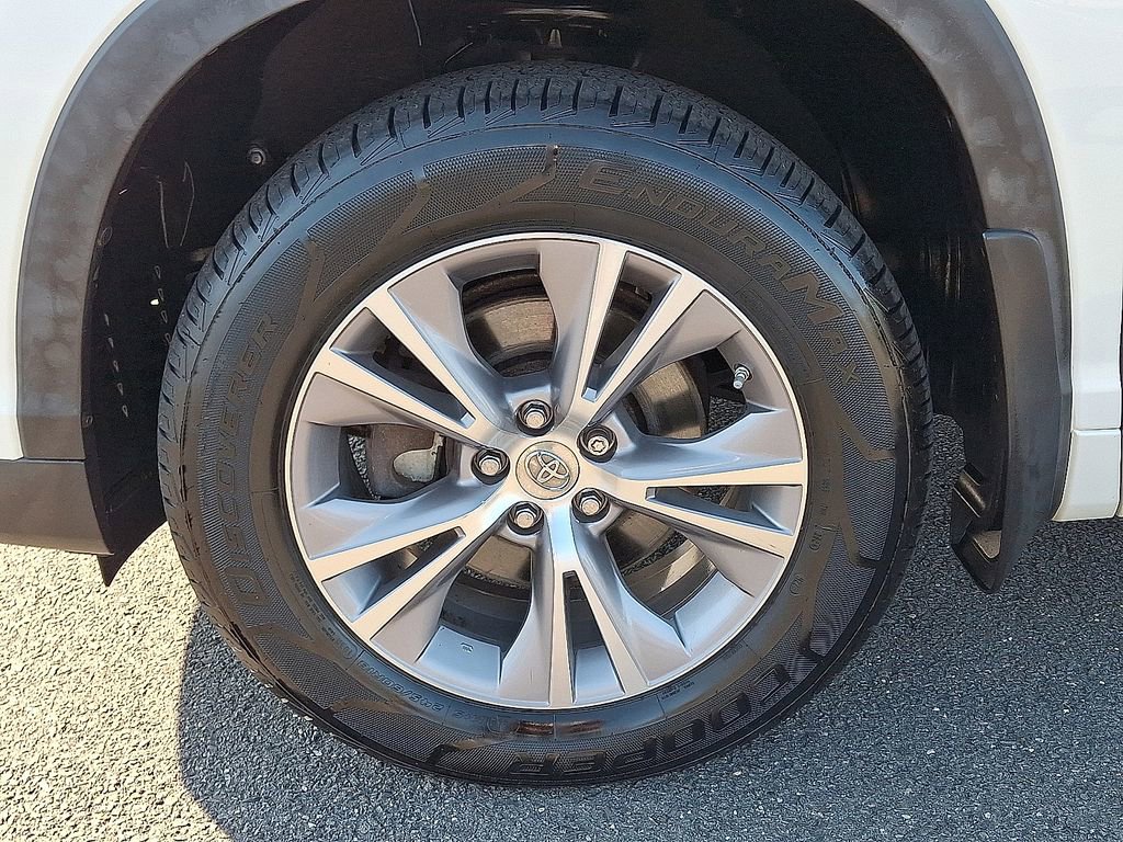 Used 2014 Toyota Highlander XLE image 9