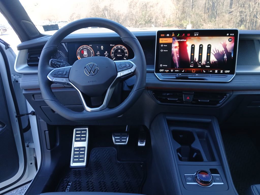 New 2026 Volkswagen Tiguan SE R-Line FWD image 13