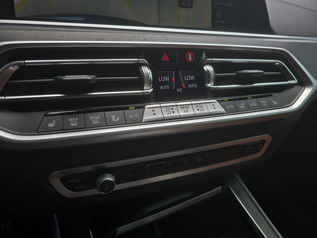 Used 2022 BMW X7 M50i w/ Cold Weather Package AWD/4WD image 21